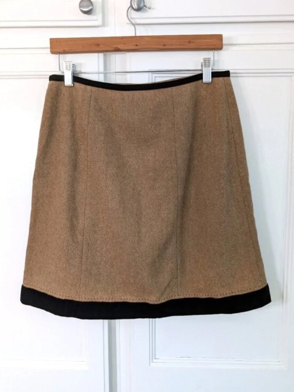 Willi‎ Smith Wool Blend Tan A-Line Skirt with Brown Velvet Trim Size 8